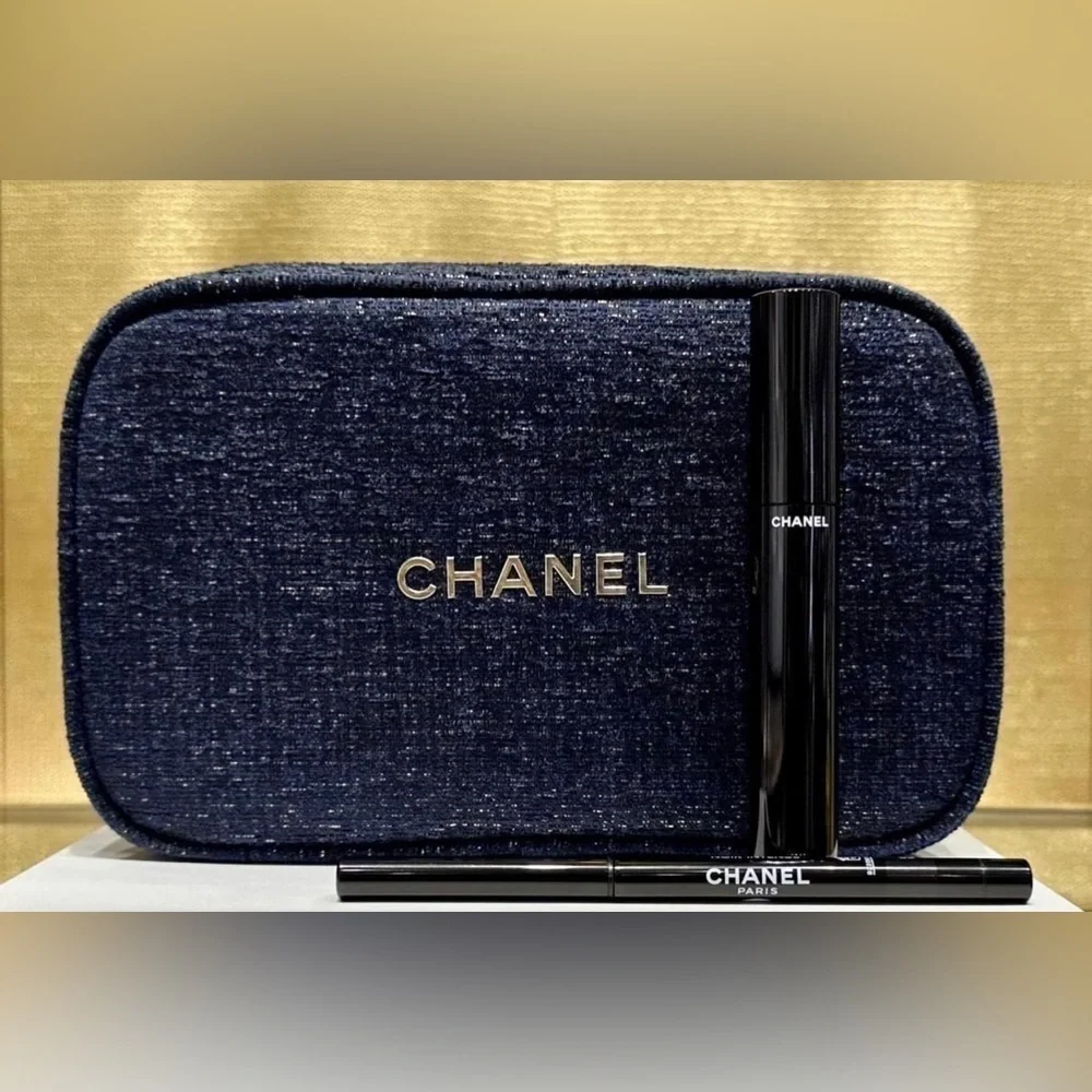 CHANEL• Eye Essential Set Holiday Gift set